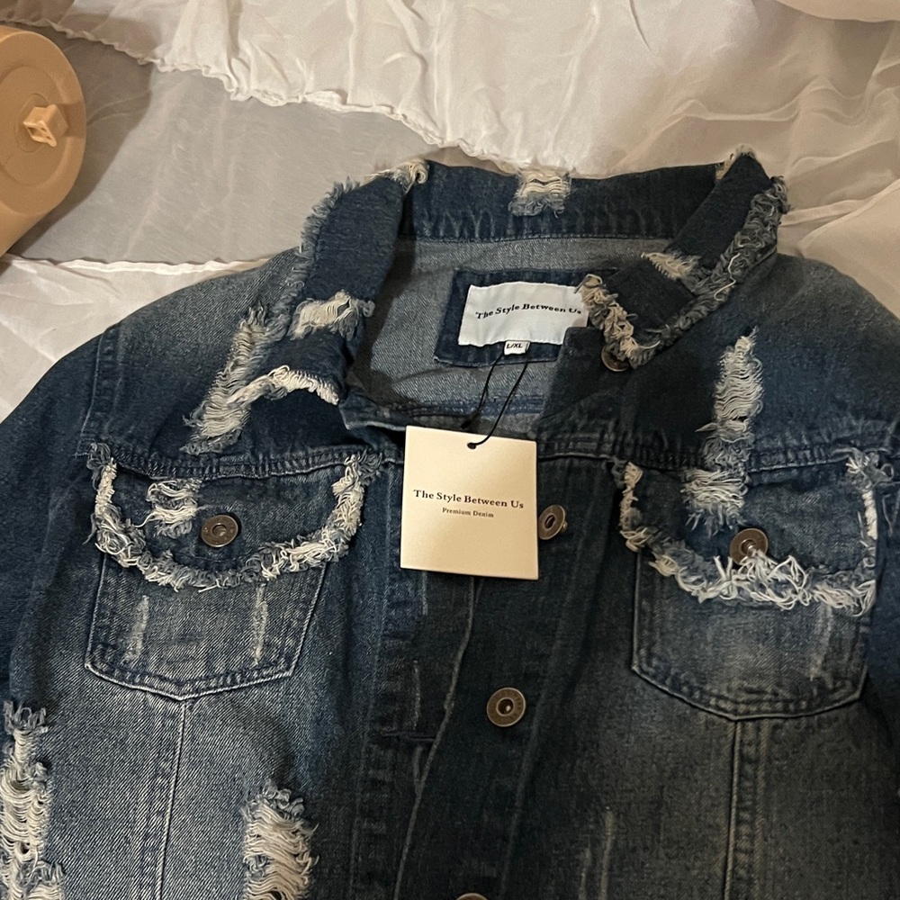 NWT Distressed Denim Jacket - Picture 7 of 7